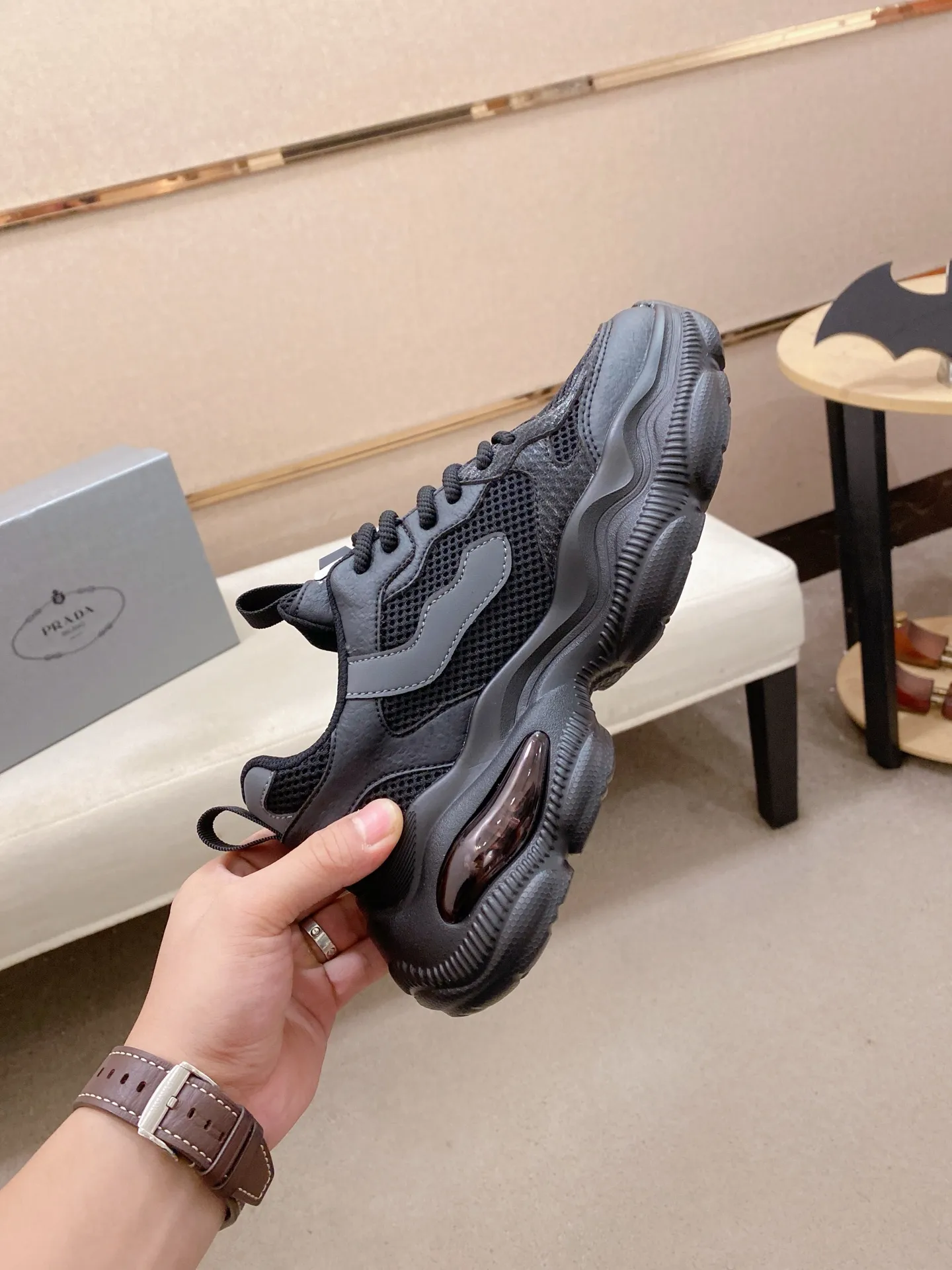 Men's shoes 💰: 462💰 [Prada～Prada] Trendy new styles are on the market. Same style as the official website. Counter quality. Original version. [Strong] [Strong] Imported selected first-layer cowhide. Comfortable and breathable sheepskin lining, fine workmanship, upper layer made of 100% pure cowhide, original last shape, comfortable on the feet, shoe sizes 38 to 44